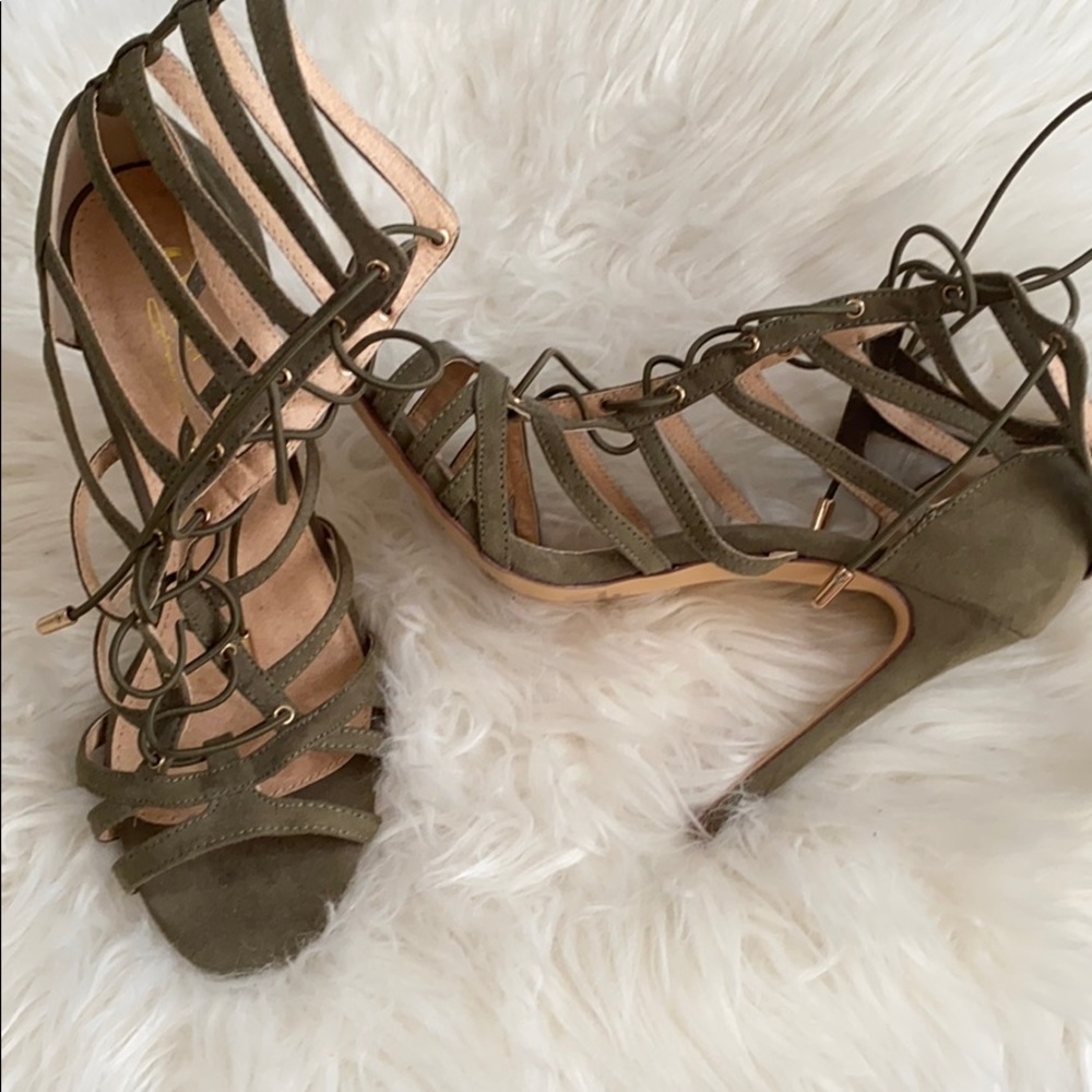 Size 7 1/2 heels